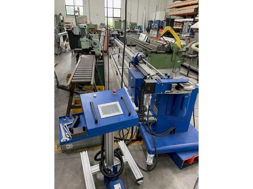 Vue de face de la machine JUTEC 5060