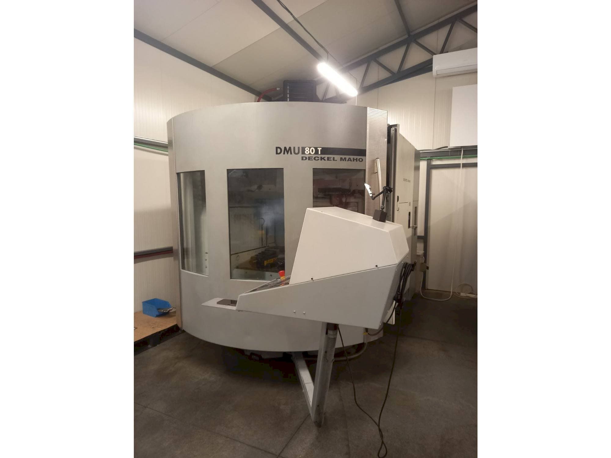 Vue de face de la machine DECKEL MAHO DMU 80T