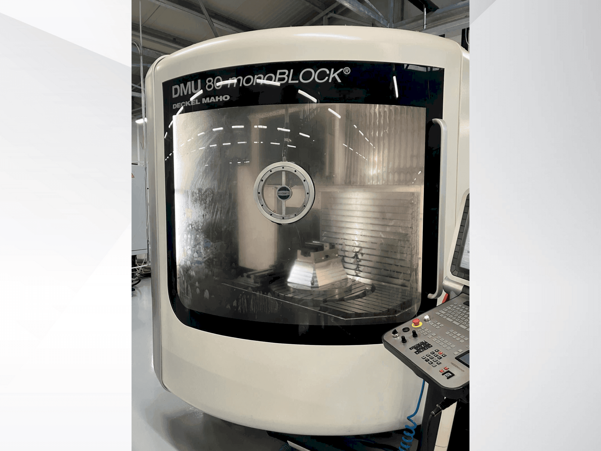 Vue de face de la machine DMG MORI DMU 80 Monoblock