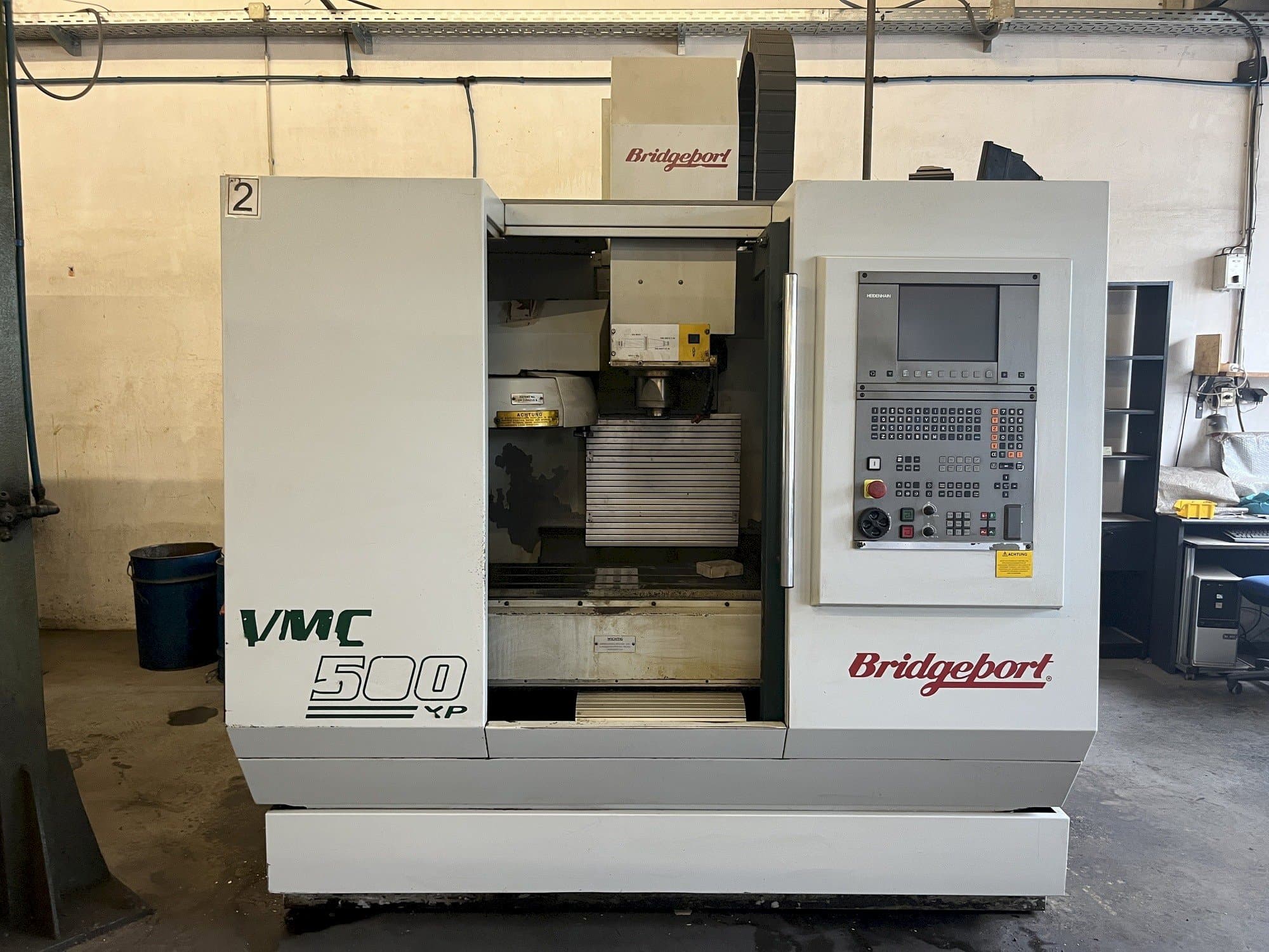 Vue de face de la machine Bridgeport VMC500XP