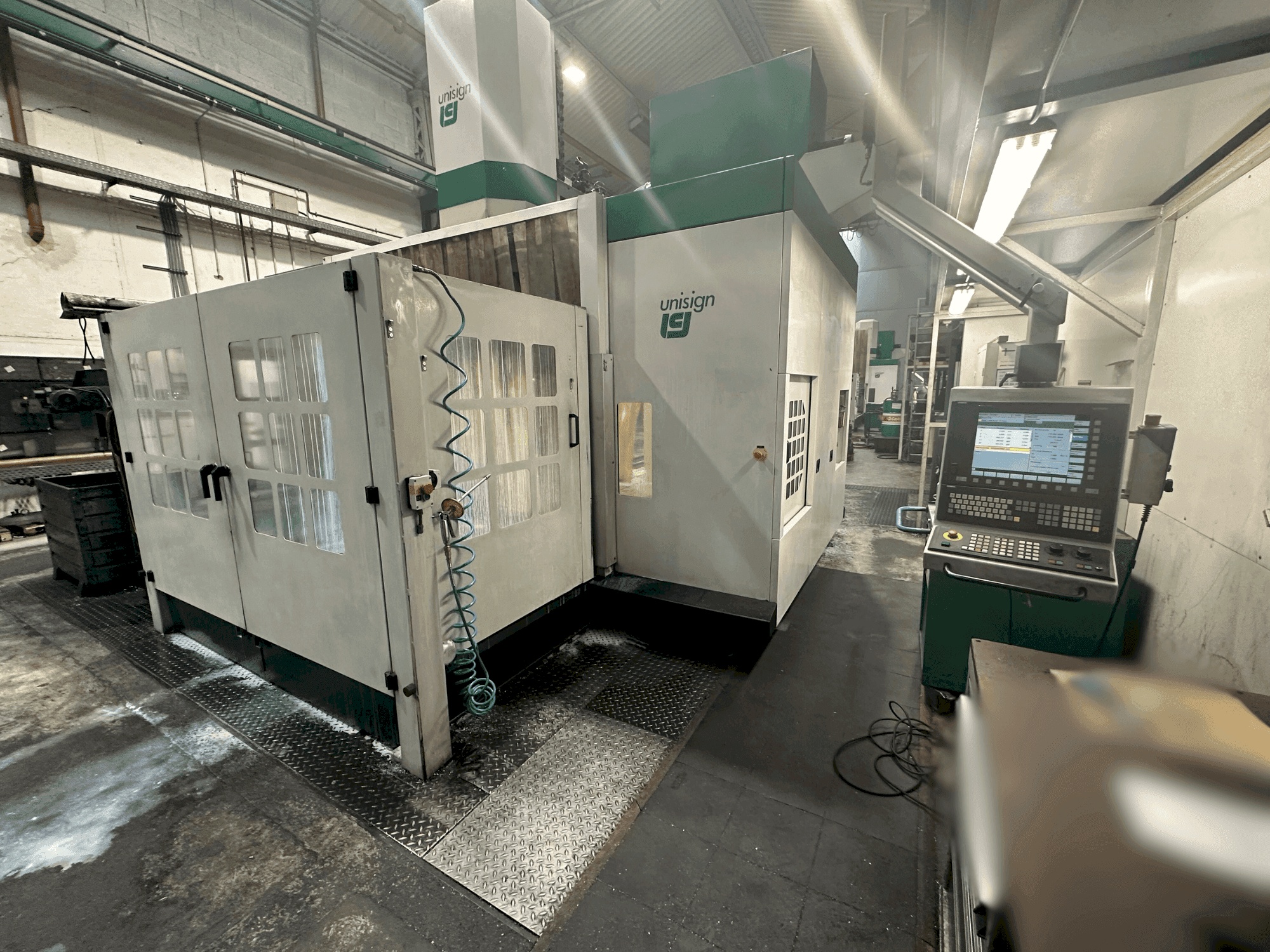 Vue de face de la machine Unisign UNIPORT 6000