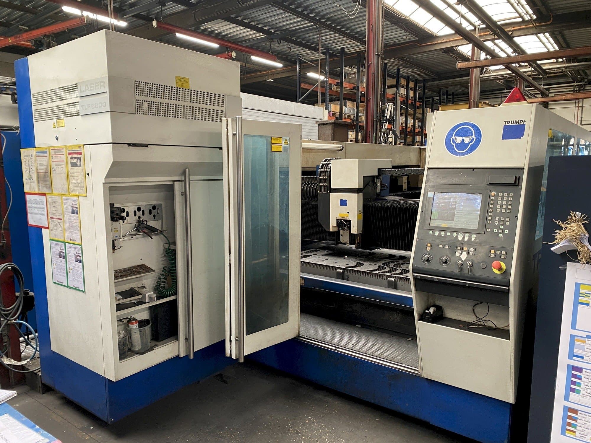 Vue de face de la machine Trumpf Trumatic L3050