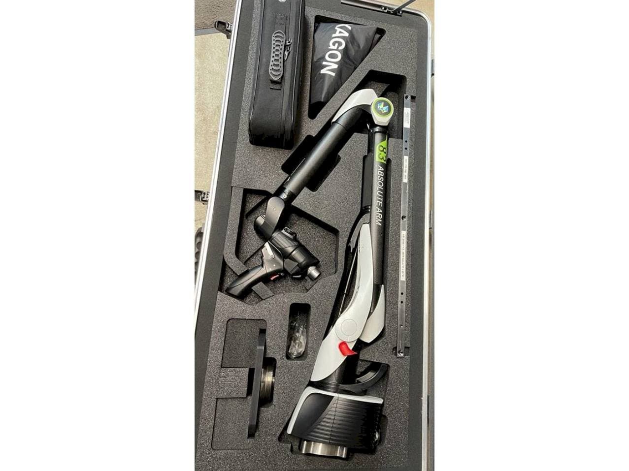 Vue de face de la machine Hexagon RA8 V1