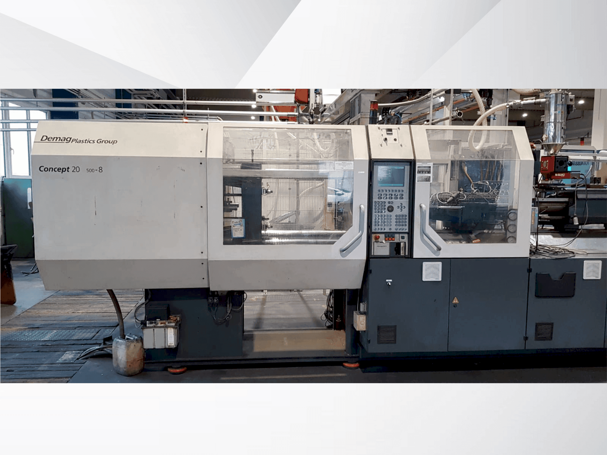 Vue de face de la machine DEMAG Concept 200/500-840 + W711