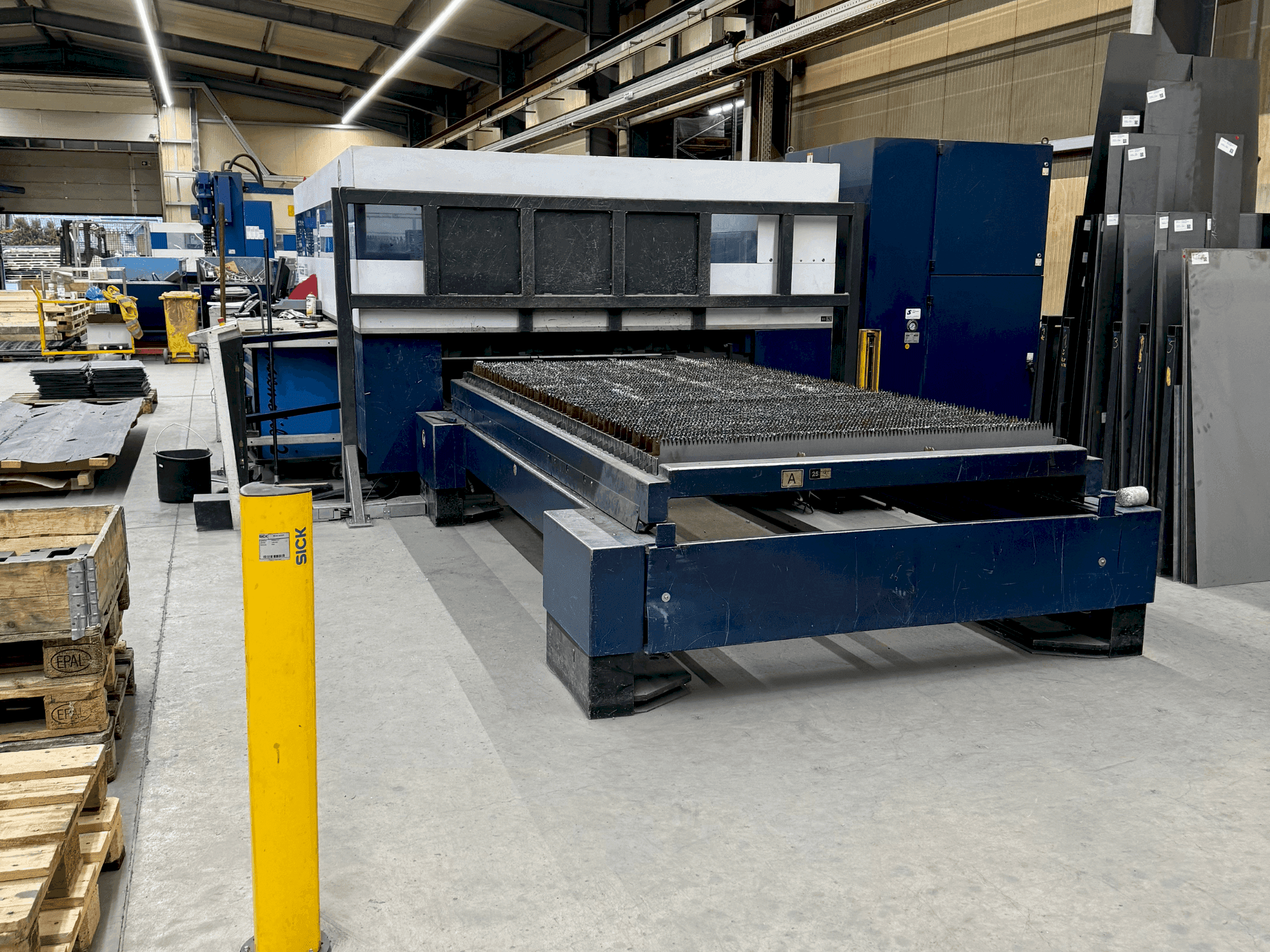 Vue de face de la machine TRUMPF TruLaser 3030 4kW (L20)
