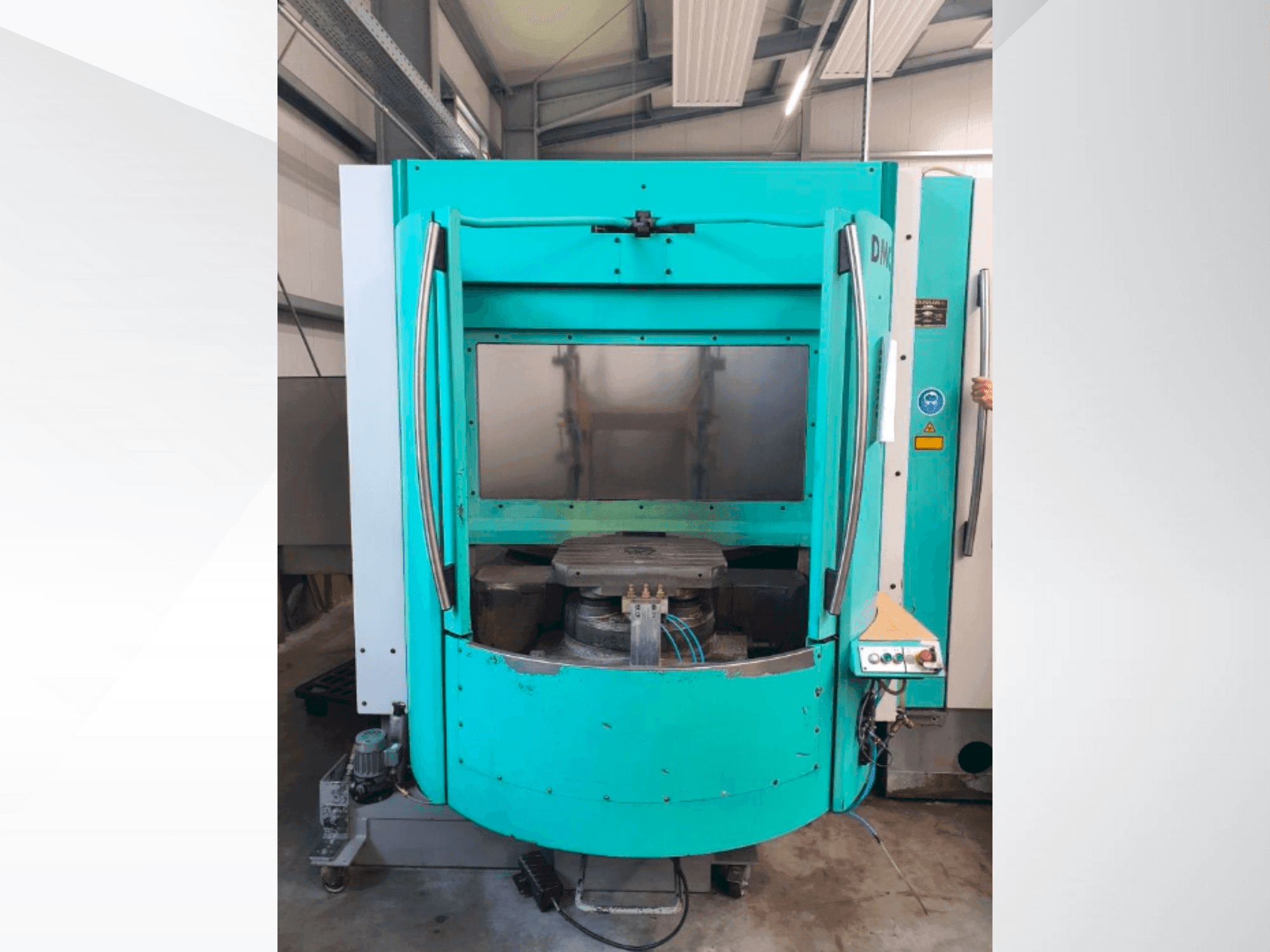 Vue de face de la machine DECKEL MAHO DMC 60H hi-dyn