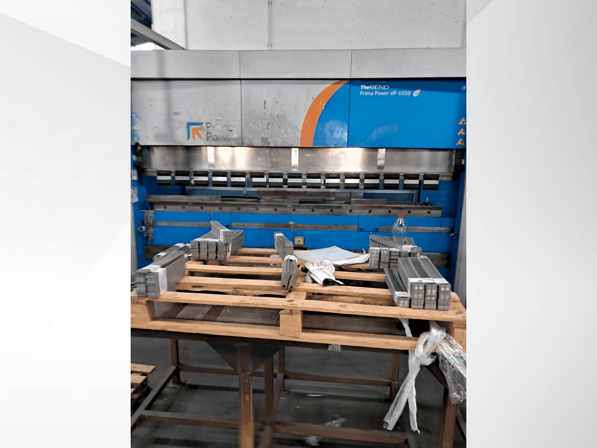 Vue de face de la machine Prima Power eP-1030