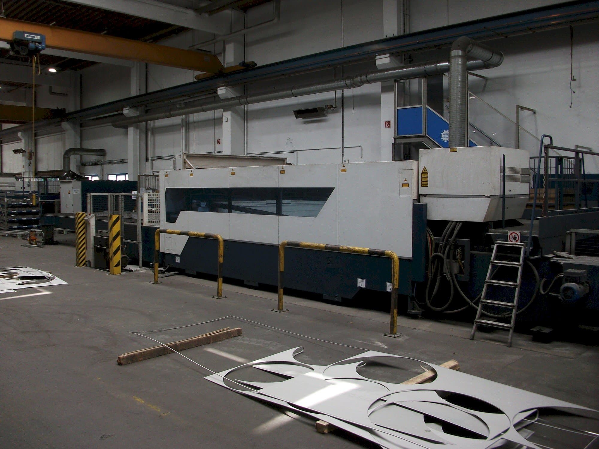 Vue de face de la machine Trumpf TruLaser 8000 TruFlow 6000