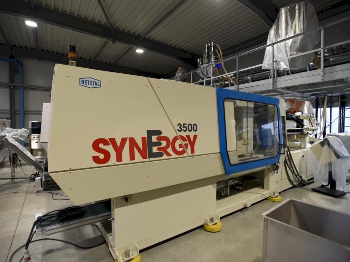Vue de face de la machine Netstal SynErgy 3500-1700
