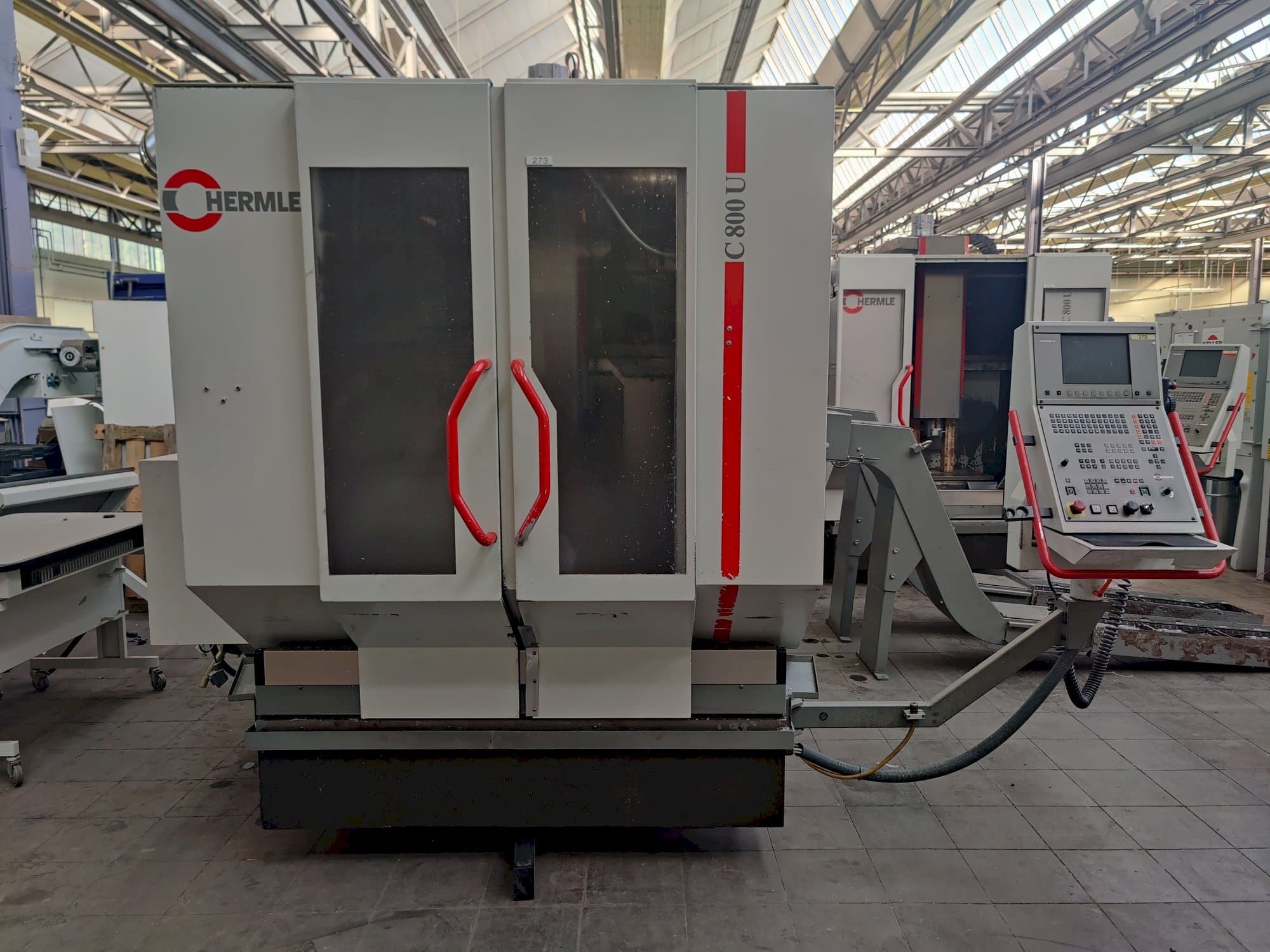 Vue de face de la machine HERMLE C800U