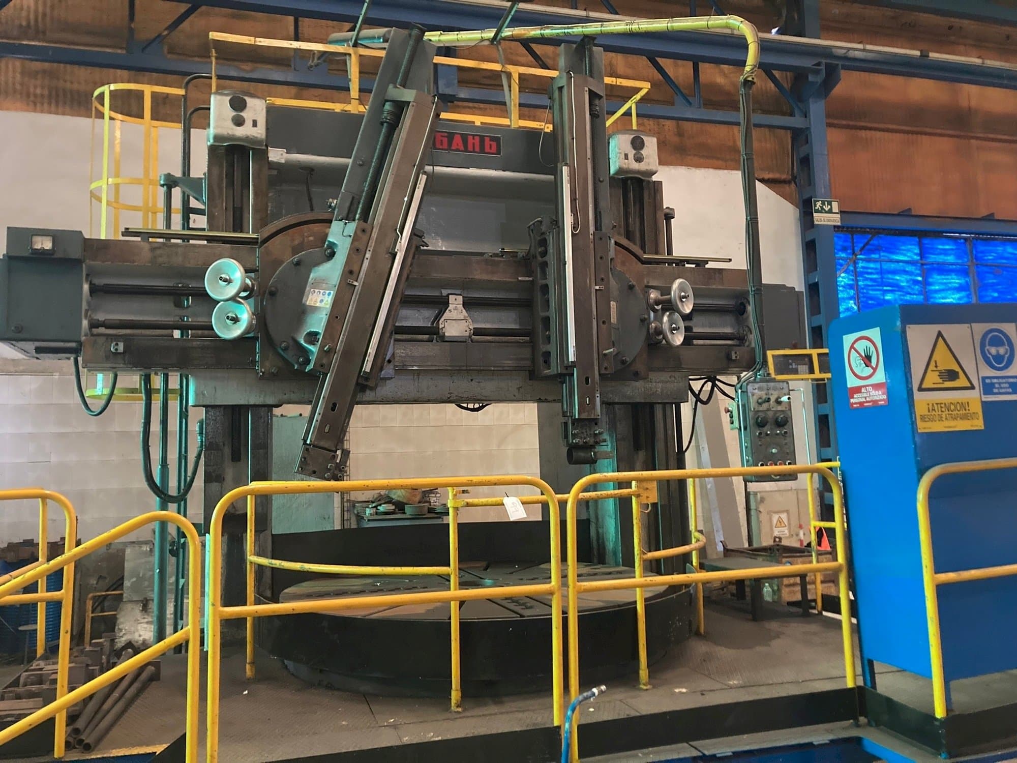 Vue de face de la machine STANKO