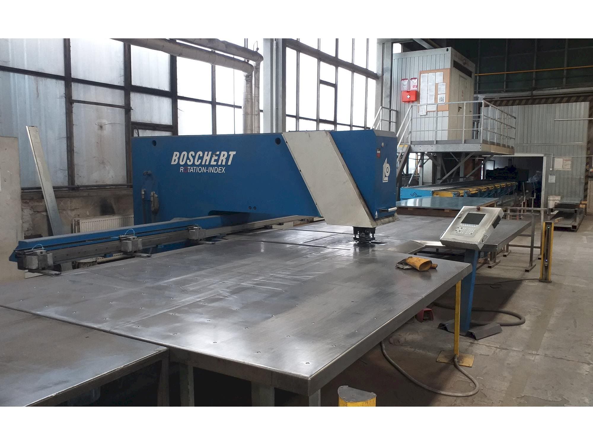 Vue de face de la machine Boschert Ecco Line Compact CNC32060