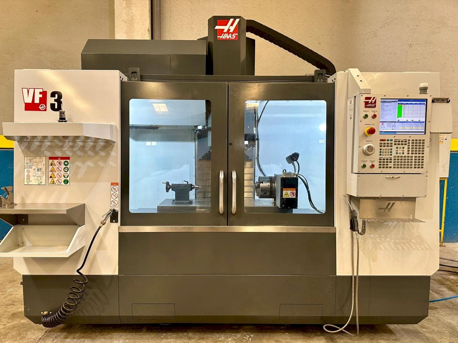 Vue de face de la machine HAAS VF-3