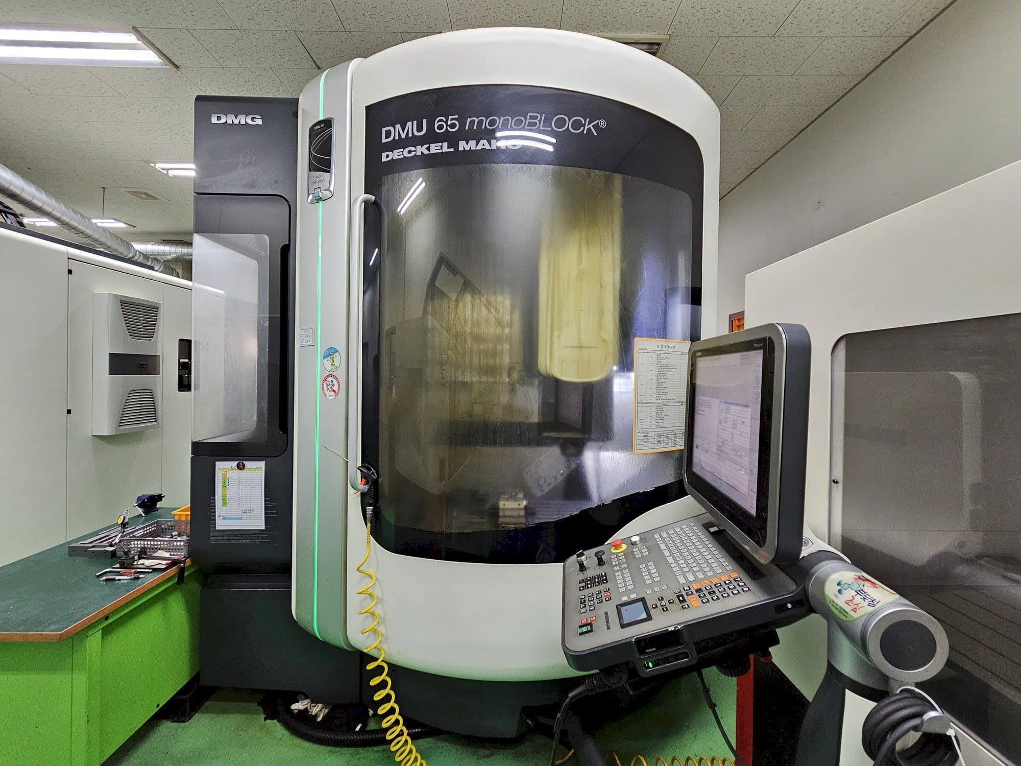 Vue de face de la machine DECKEL MAHO DMU 65 monoBlock