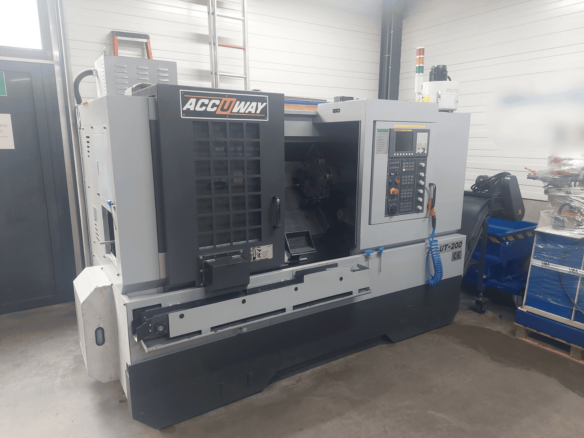 Vue de face de la machine ACCUWAY UT-200