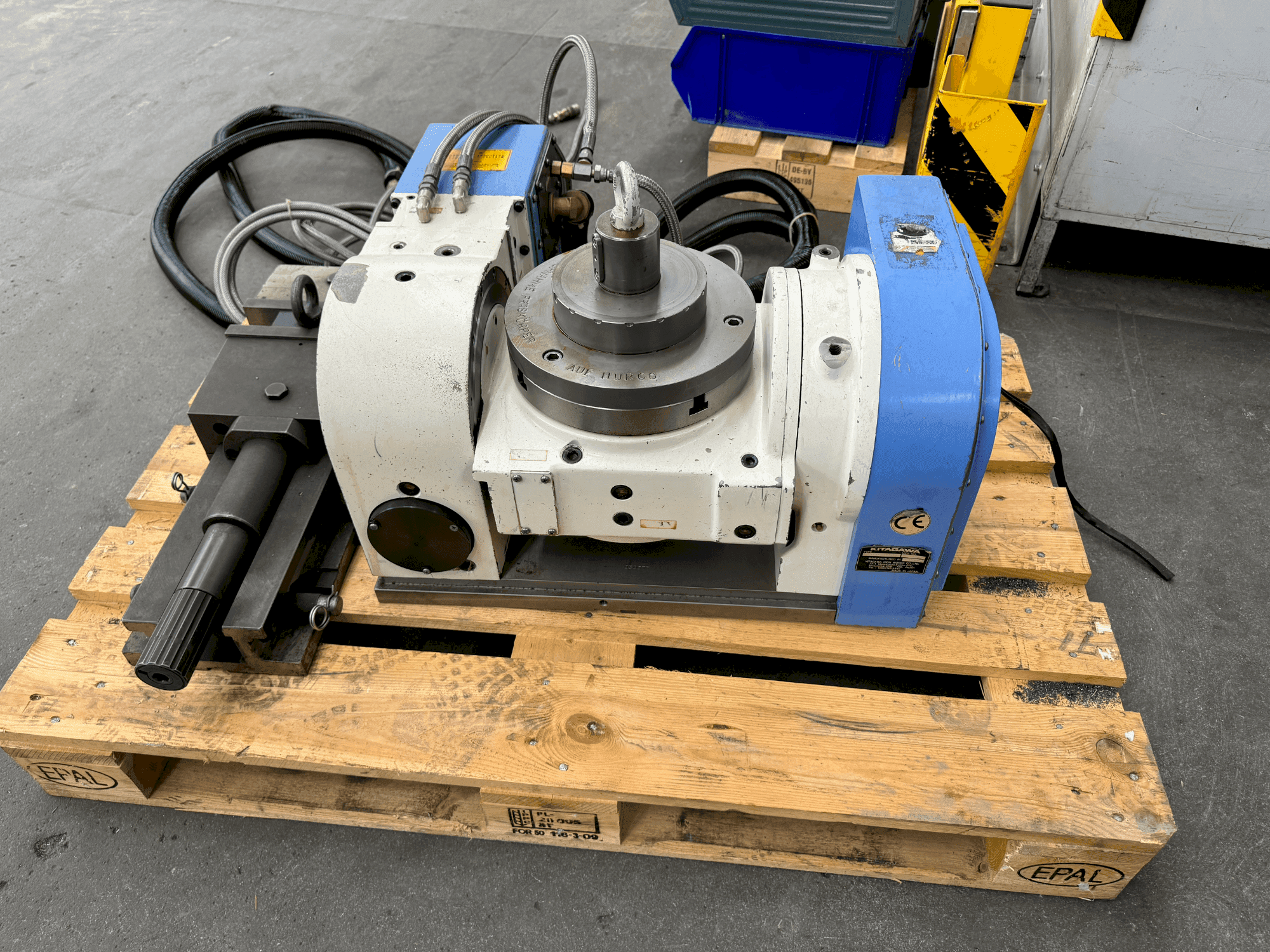 Vue de face de la machine KITAGAWA TT251 HYY01 - NC ROTARY TABLE (2005)