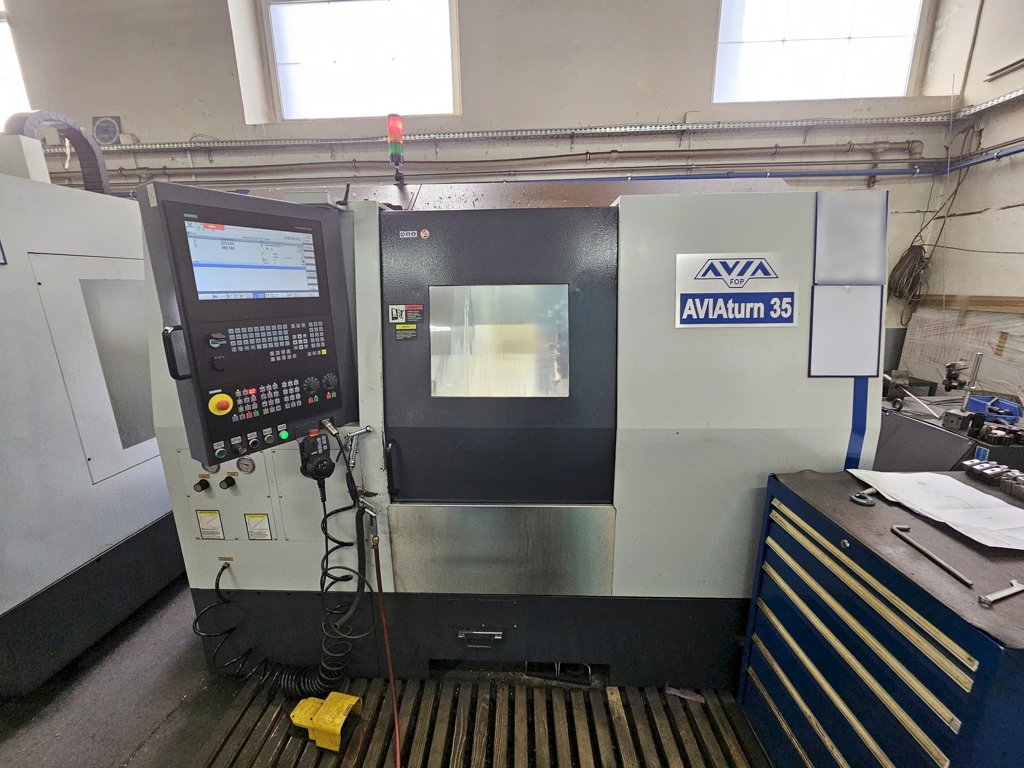 Vue de face de la machine Avia									 AVIAturn 35