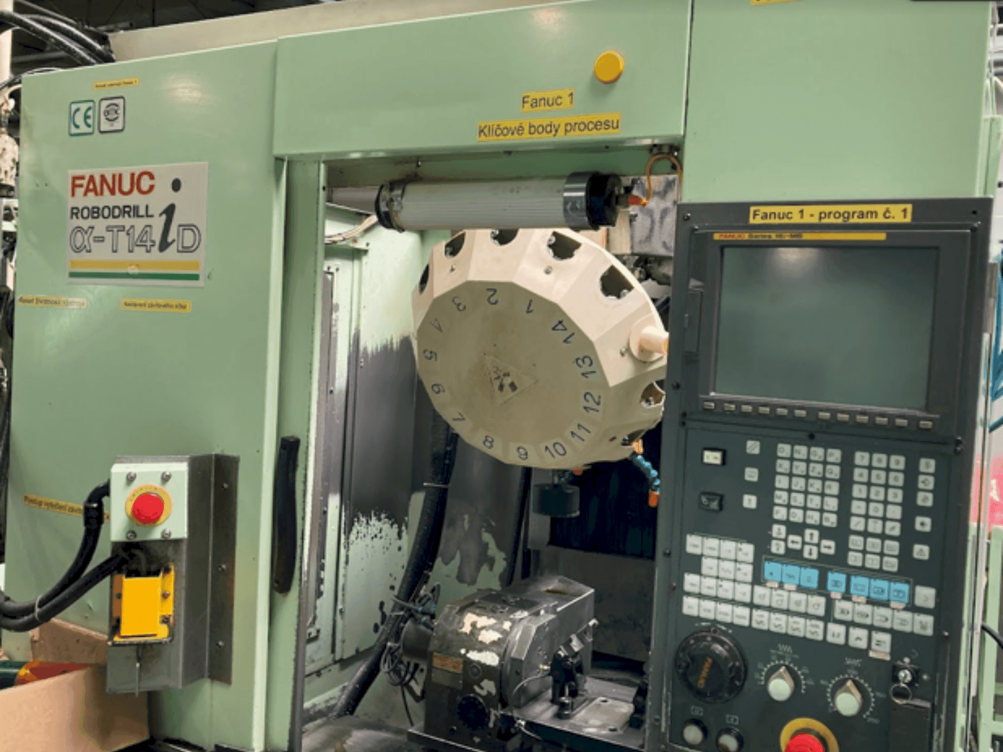Vue de face de la machine FANUC Robodrill Alpha-T14 iD