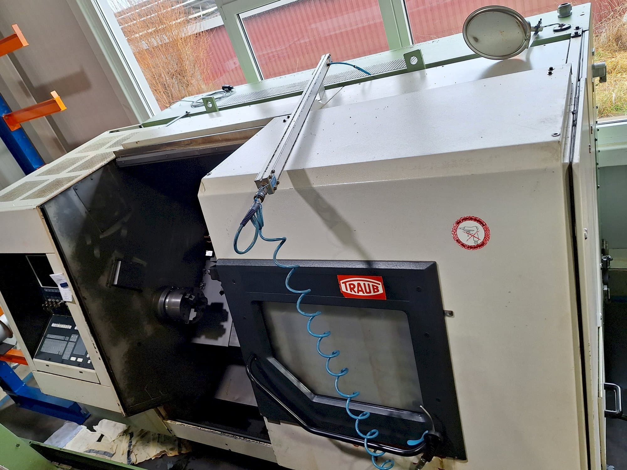 Vue de face de la machine TRAUB TND 400