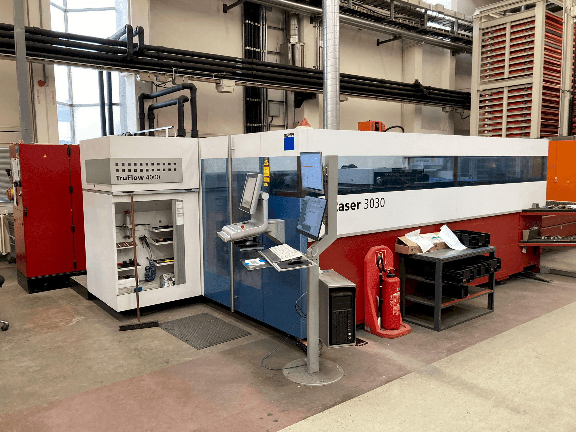 Vue de face de la machine TRUMPF TruLaser 3030