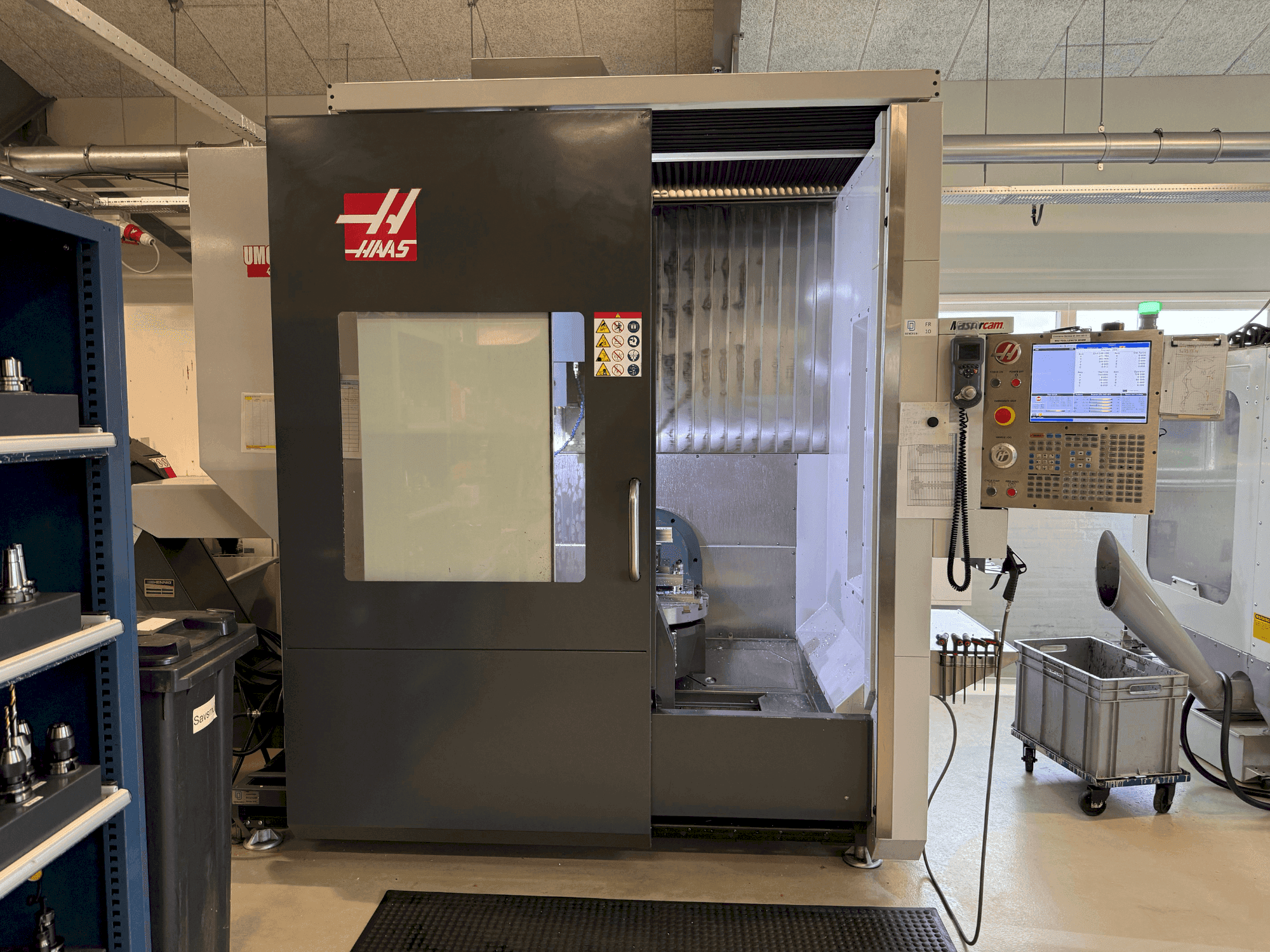 Vue de face de la machine HAAS UMC-750