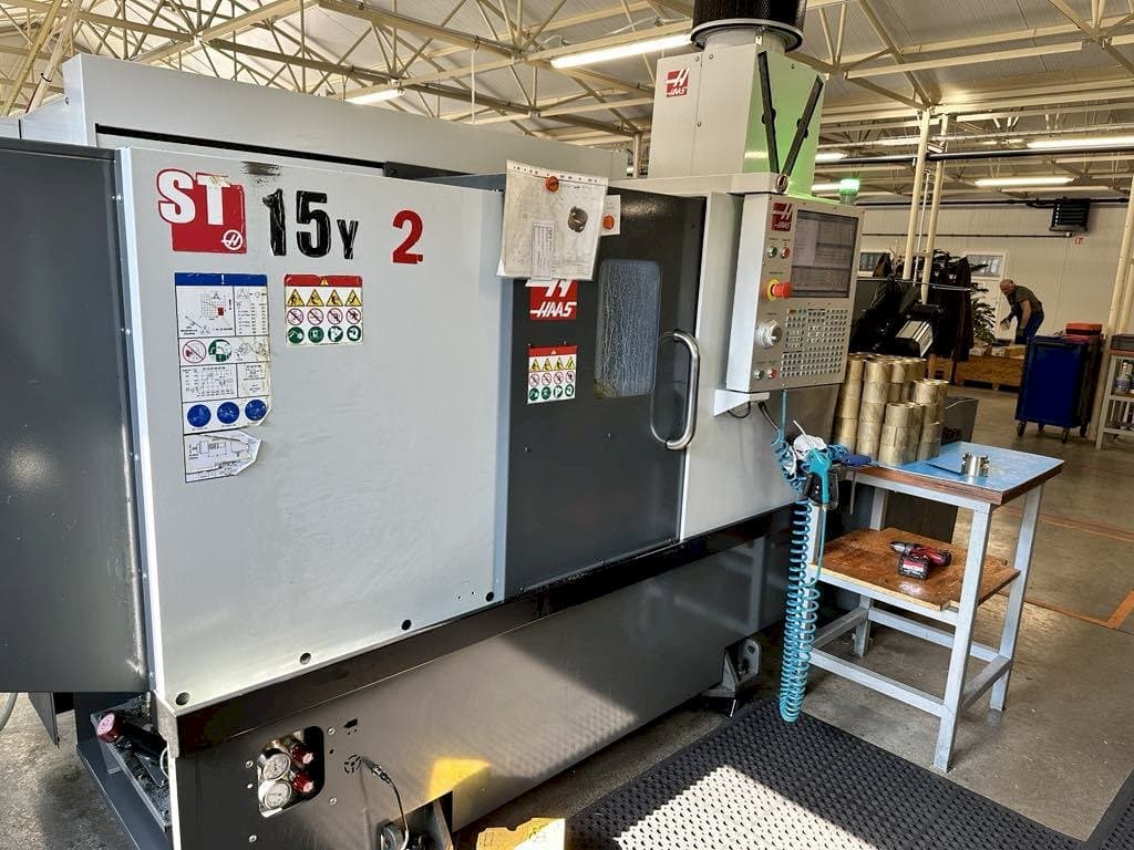 Vue de face de la machine HAAS ST-15Y (2019)