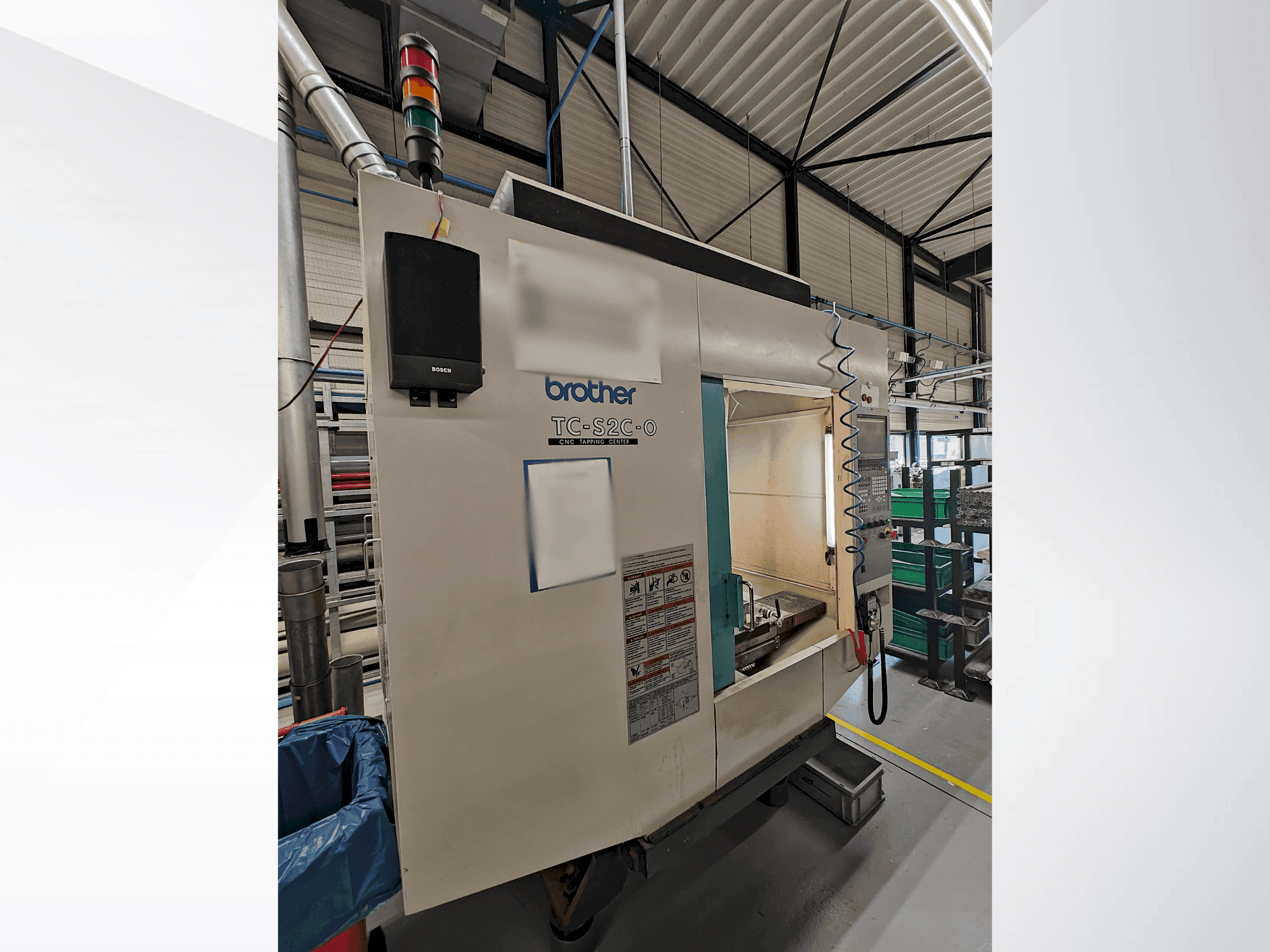 Vue de face de la machine Brother TC-S2C-O