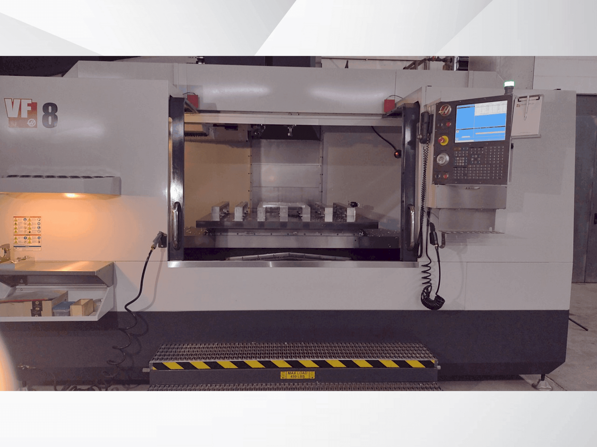 Vue de face de la machine HAAS VF-8/40