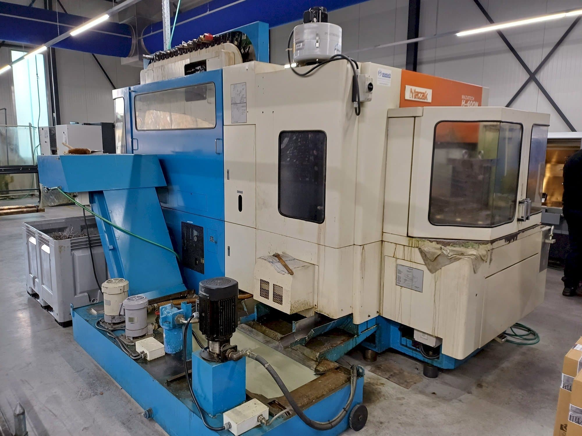 Vue de face de la machine Mazak H400N