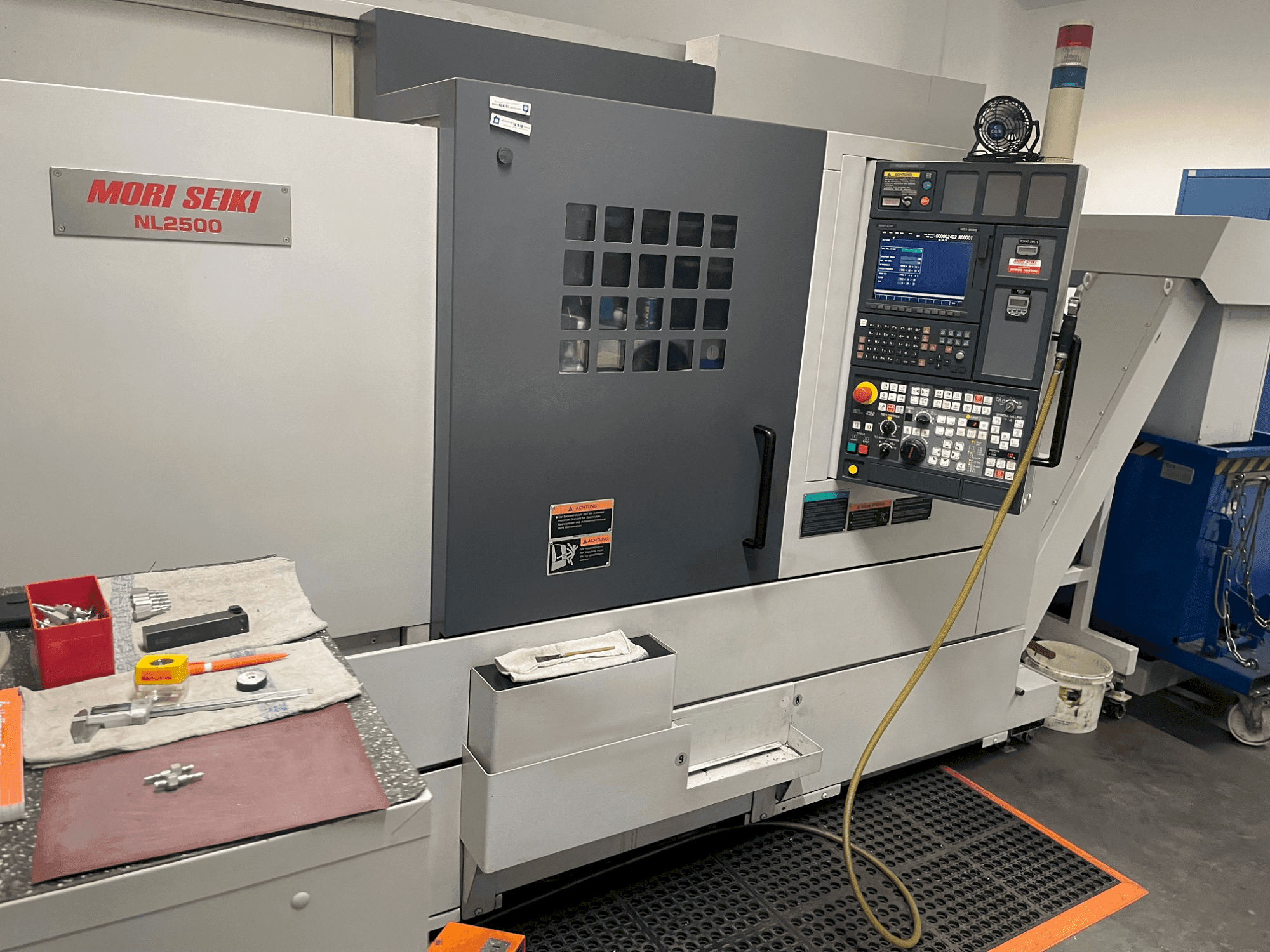 Vue de face de la machine MORI SEIKI NL2500Y/700