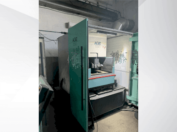 Vue de face de la machine AGIE Agiecut Classic S