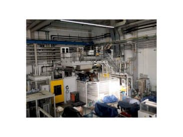 Vue de face de la machine EXTRAPLAST 140to