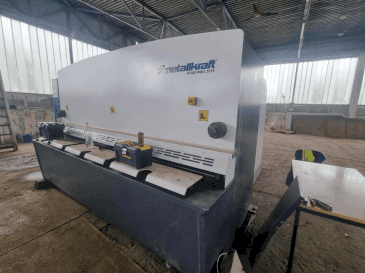 Vue de face de la machine Metallkraft  HTBS PRO 3113