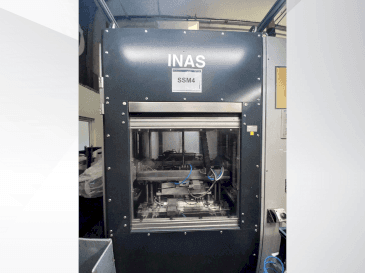 Vue de face de la machine INAS VSM 210