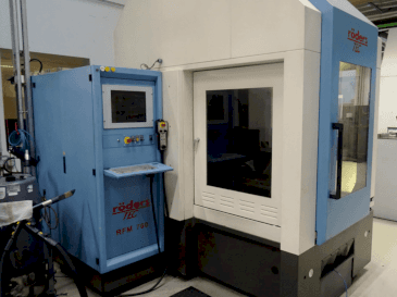 Vue de face de la machine Roders RFM 760