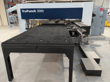 Vue de face de la machine TRUMPF TruPunch 3000