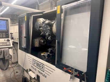 Vue de face de la machine SPINNER TTS 42