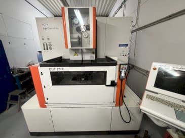 Vue de face de la machine AgieCharmilles CUT 20 P