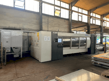 Vue de face de la machine LVD Sirius 3015 PLUS