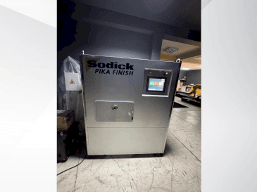 Vue de face de la machine Sodick Picka PF-32A