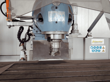 Vue de face de la machine Bernardo Variomill FU 2000E Servo