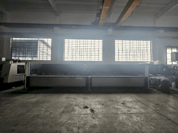 Vue de face de la machine Emmegi COMET X6