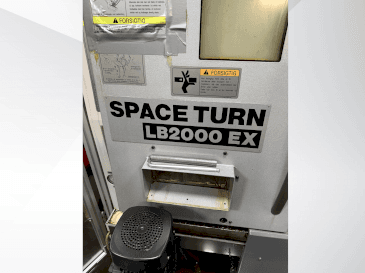 Vue de face de la machine Okuma Space Turn LB2000 EX