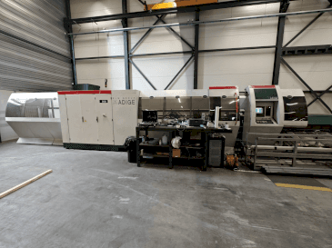 Vue de face de la machine BLM Adige LT702D