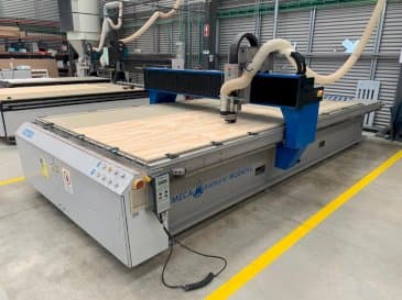 Vue de face de la machine MECANUMERIC M2040