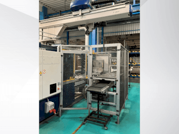 Vue de face de la machine Krauss Maffei KM350
