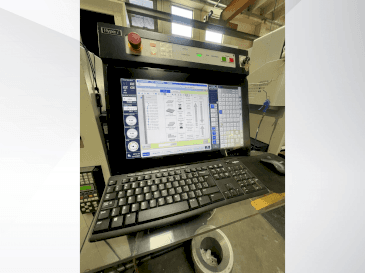 Vue de face de la machine Makino U6 HEAT