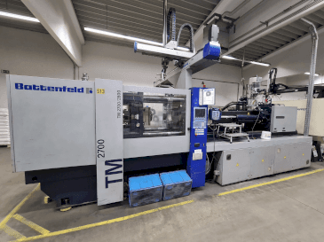 Vue de face de la machine Battenfeld TM 2700/2800