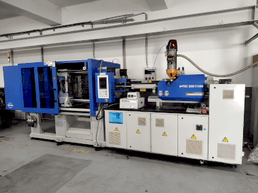 Vue de face de la machine INVERA Intec 250/1110