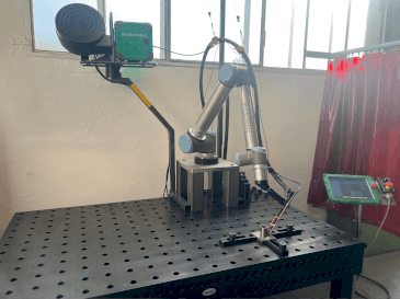 Vue de face de la machine MIGATRONIC PI 350 AC/DC